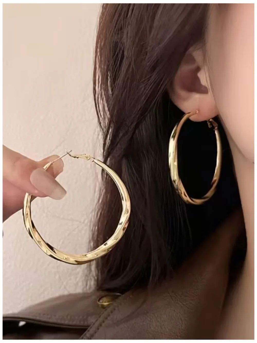 NWT Gold-Tone Oversized Twisted Hoop Earrings Statement Large Wavy Irregula